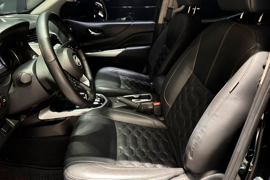 Nissan Frontier LE 4x4